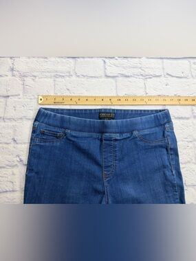 Forever 21 Women's Straight Line Blue Jeans. Pull on. Size L.